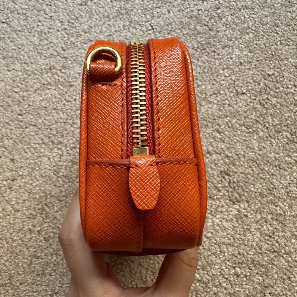 Authentic Prada Saffiano camera bag - Picture 4 of 10